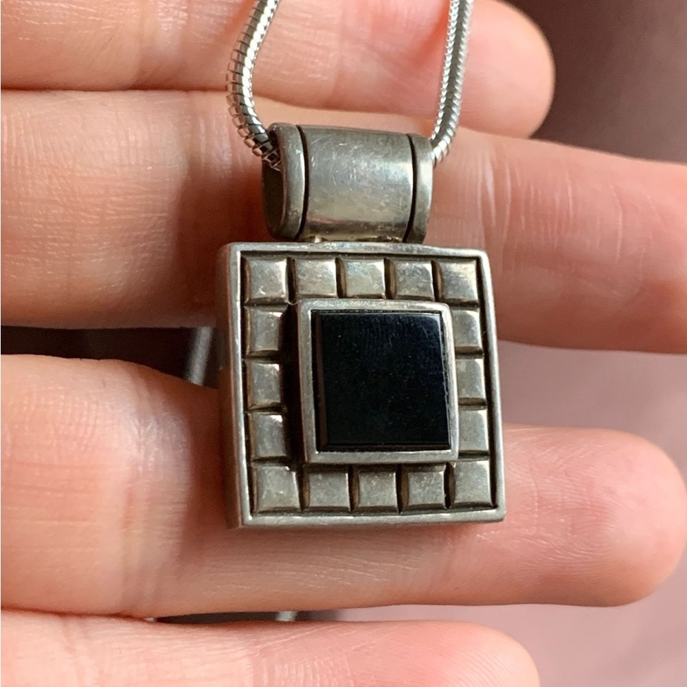 925 silver necklace with black onyx pendant.